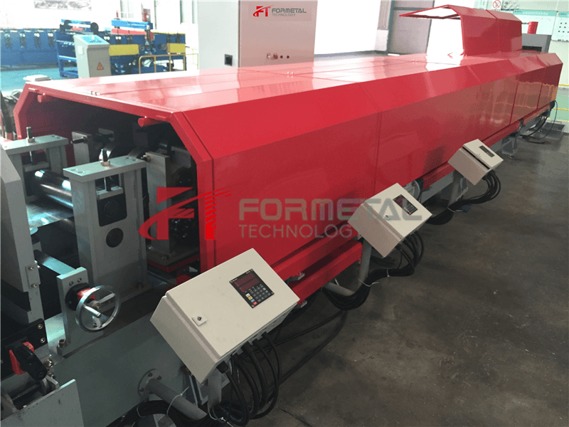 Macchina automatica per la formatura di rotoli per arcarecci a C